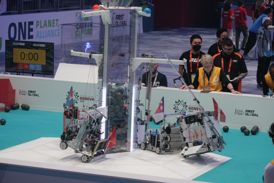 Robot obešen po tekmi 2