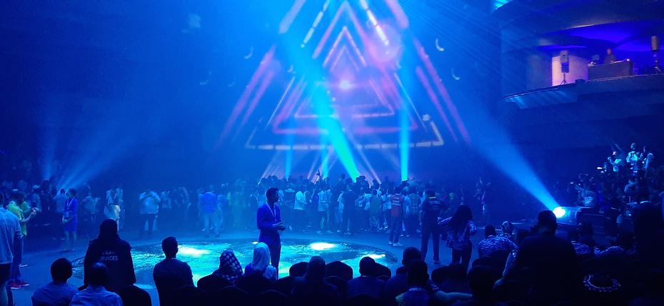 Blue perfomance